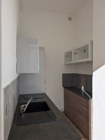 Location Appartement 2 pièces 43m² MARSEILLE 8ème - Photo 4