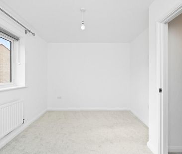 2 bedroom end of terrace house to rent - Photo 3