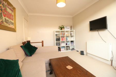 4 Bed Semi-Detached House, Cloister Road, W3 - Photo 2