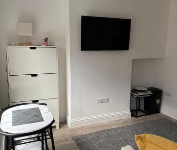 3 bedroom terraced house to rent - Photo 2