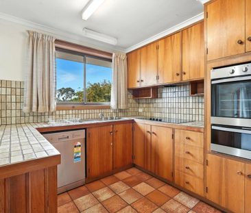 Large Three Bedroom Home with Rumpus - Photo 5