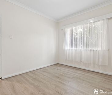 GROUND FLOOR UNIT IN PRIME LOCATION! - Photo 6