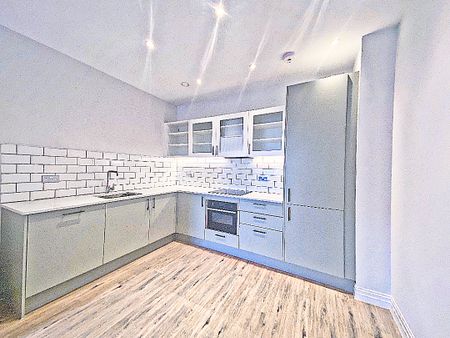 Pembroke Broadway, Camberley, Surrey, GU15 - Photo 4