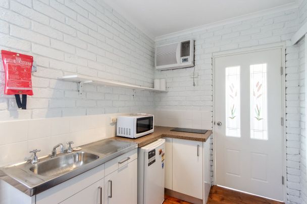 The Jetty Lake House - ALL OUTGOINGS INCLUDED - Over 55's - Photo 1