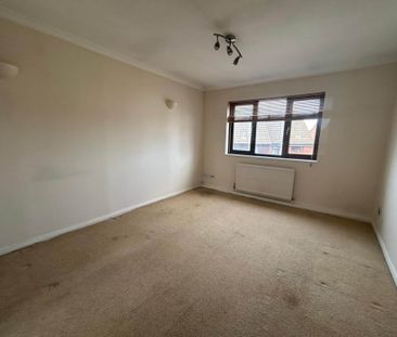 Price £1,200 pcm - Available Now - Part Furnished - Photo 4