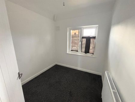 3 bedroom end of terrace house to rent - Photo 4