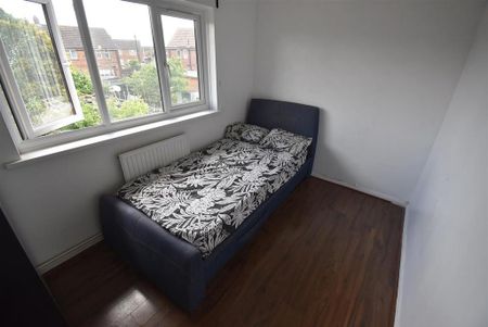 3 bedroom terraced house to rent - Photo 4