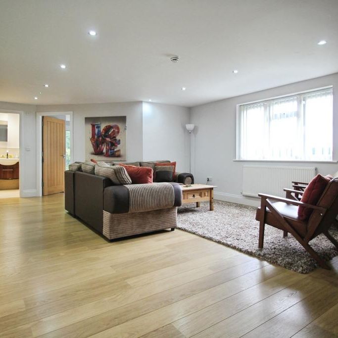 5 bedroom detached house to rent - Photo 1