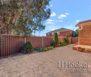 Two Bedroom Villa with Lock Up Garage in Prime Location! - Photo 1