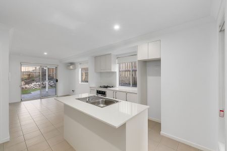 Charming 2-Bedroom House in Port Macquarie - Photo 2