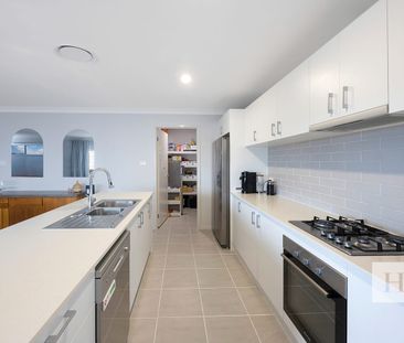 HAMLYN TERRACE - Photo 4