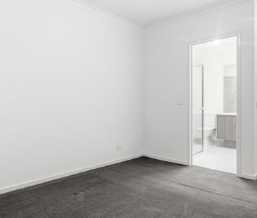 3 BEDROOM HOME IN TRUGANINA - Photo 2