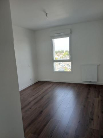 SANS FRAIS D'AGENCE - GRAND T3 AVEC BALCON - BRUGES - Photo 2