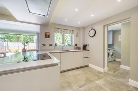 4 bedroom detached house to rent - Photo 3