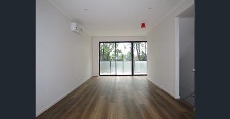 Location! Location! - Photo 3