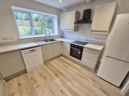 2 bedroom terraced house to rent - Photo 5