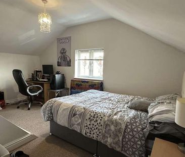 Bedroom Bathroom House, LN1 - Photo 4