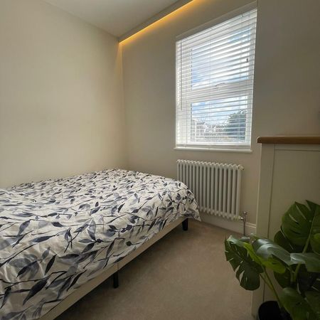 1 bedroom in a house share to rent - Photo 4