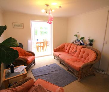 6 bedroom detached house to rent - Photo 1