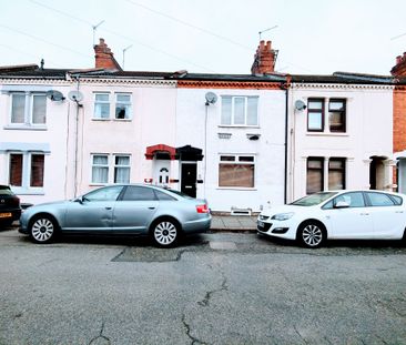 4 bedroom terraced to rent Perry Street, Northampton, Northamptonsh... - Photo 3