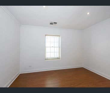 Charming Cottage in a Prime City Fringe Location! - Photo 6