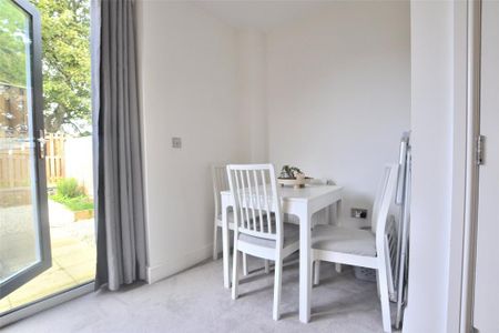 2 bedroom end of terrace house to rent - Photo 3