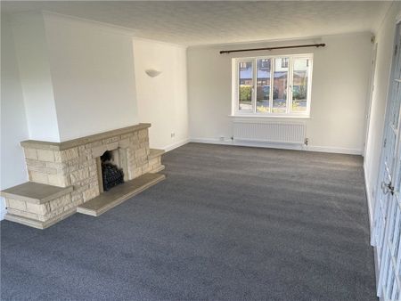 A large and spacious four bedroom family detached house with enclosed garden and exceptional views in this beautiful village, with good local schooling. - Photo 3