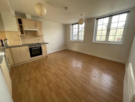 3 bedroom flat to rent - Photo 3