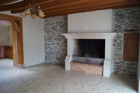 Location Maison 5 pièces 109m² JUIGNE SUR LOIRE 49610 - Photo 2