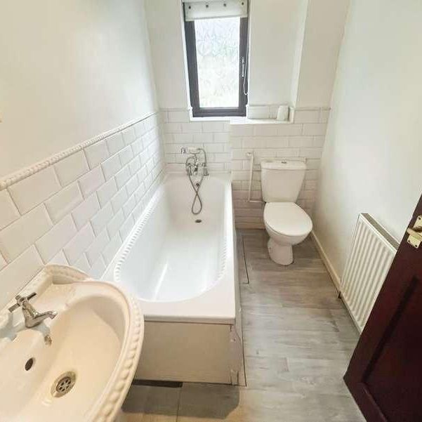 Spring Grove, Greenmeadow, Cwmbran, NP44 - Photo 1