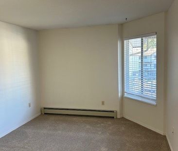 Mayfair Village East 2BD/1BA - Photo 3