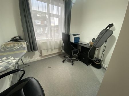 4 Bedroom House To Let - Photo 3