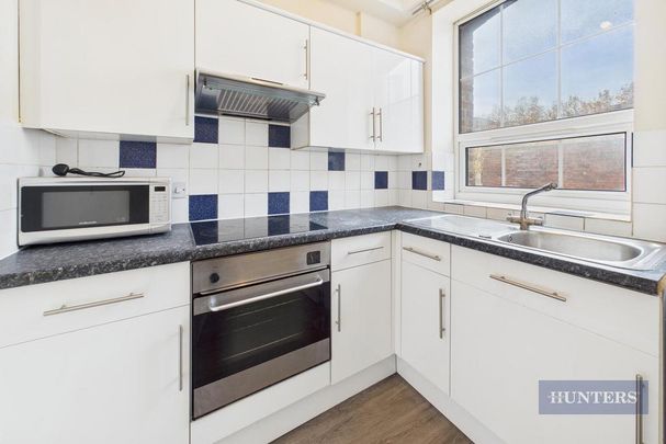 2 bedroom flat to rent - Photo 1