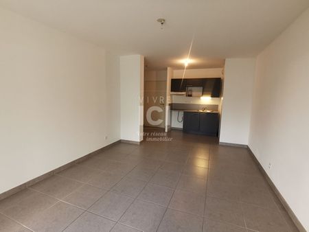 Appartement T2 de 43.13 m² avec balcon + stationnement - Centre ville TREILLIERES - Photo 5