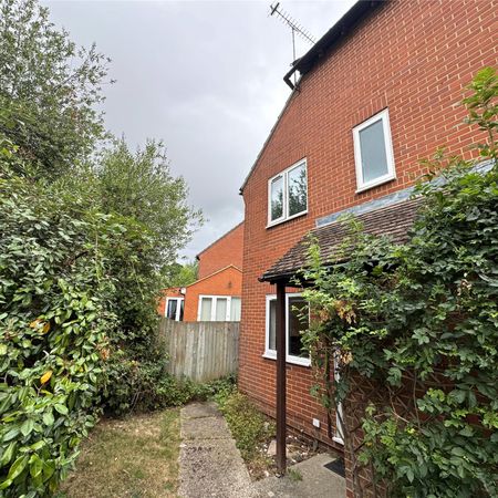 1 bedroom Maisonette in Warnsham Close, Reading - Photo 4
