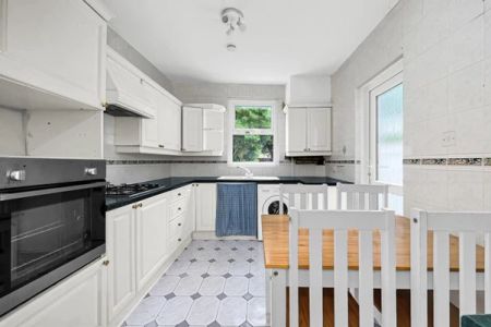 3 Bedroom House - Photo 4