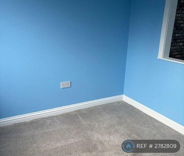 4 bedroom semi-detached house to rent - Photo 4