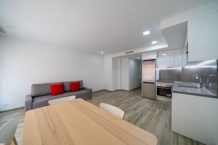Brand new 2-bed apartment close to central Market Alicante - Photo 5