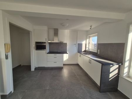 vernieuwd appartement te huur te Roeselare - Foto 3