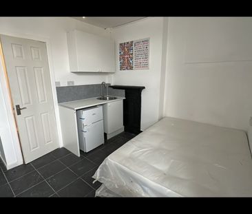 Studio Flat, High Road, NW10 - Photo 4