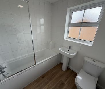 3 bedroom semi-detached house to rent - Photo 5