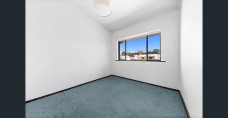 Spacious 3-Bedroom Townhouse in the Heart of South Yarra - Photo 4