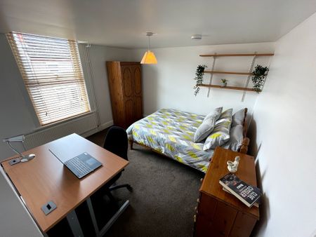 3 Bedrooms, 19 Carmelite Road – Student Accommodation Coventry - Photo 4