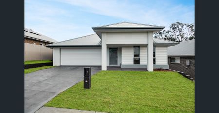 NEAR NEW MODERN HOME LOCATED IN PRIME LOCATION - Photo 5