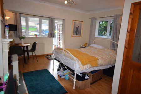 1 Bedroom Flat To Rent in Redhill - £750 pcm Tenancy Info - Photo 4
