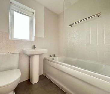 4 bedroom flat to rent - Photo 1