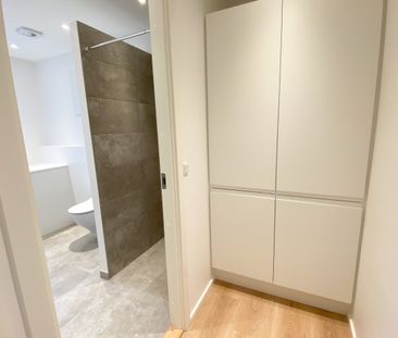 Totalrenoveret lejlighed med flot finish og klassisk planløsning - Photo 3