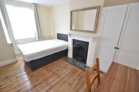 4 bedroom terraced house to rent - Photo 4