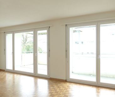Helle 4.5-Zimmer-Wohnung mit Balkon in Zollikerberg - Photo 1