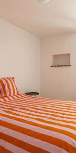 Charmant T2 avec terrasse, meublé et entièrement rénové - Photo 4